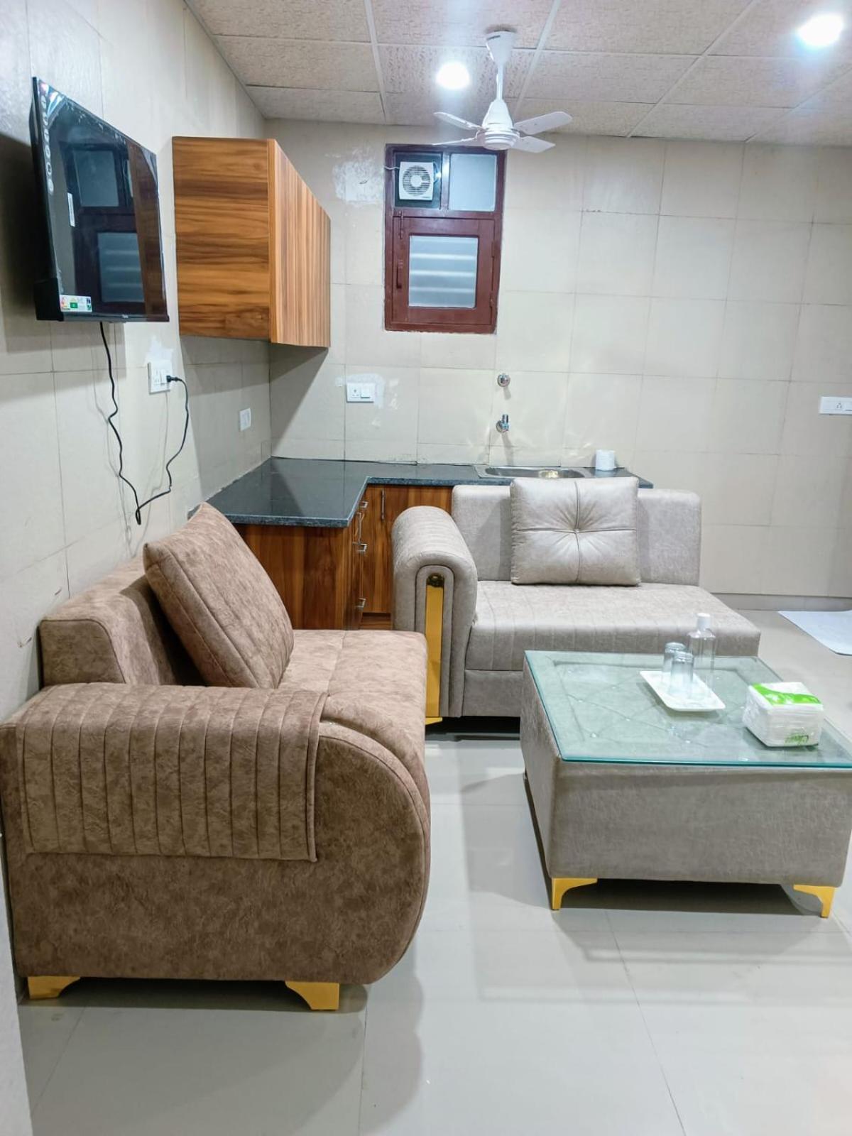 Soooper Hotel Gurgaon Eksteriør billede