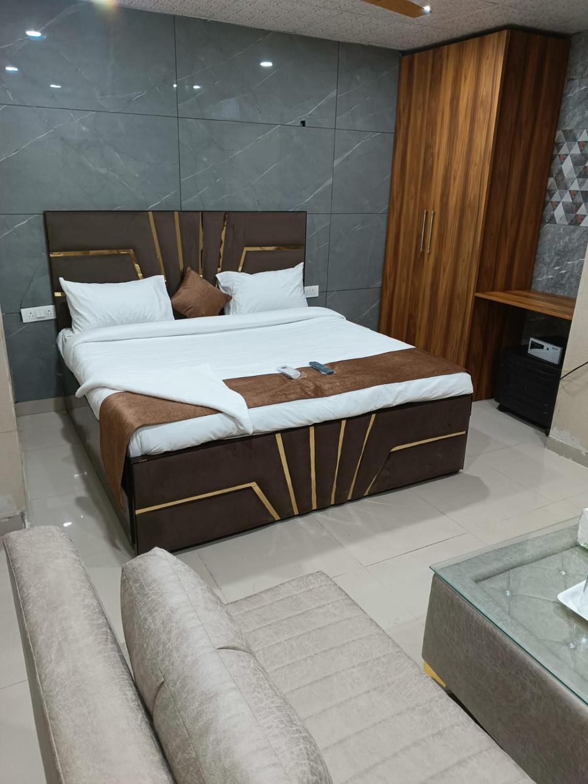Soooper Hotel Gurgaon Eksteriør billede
