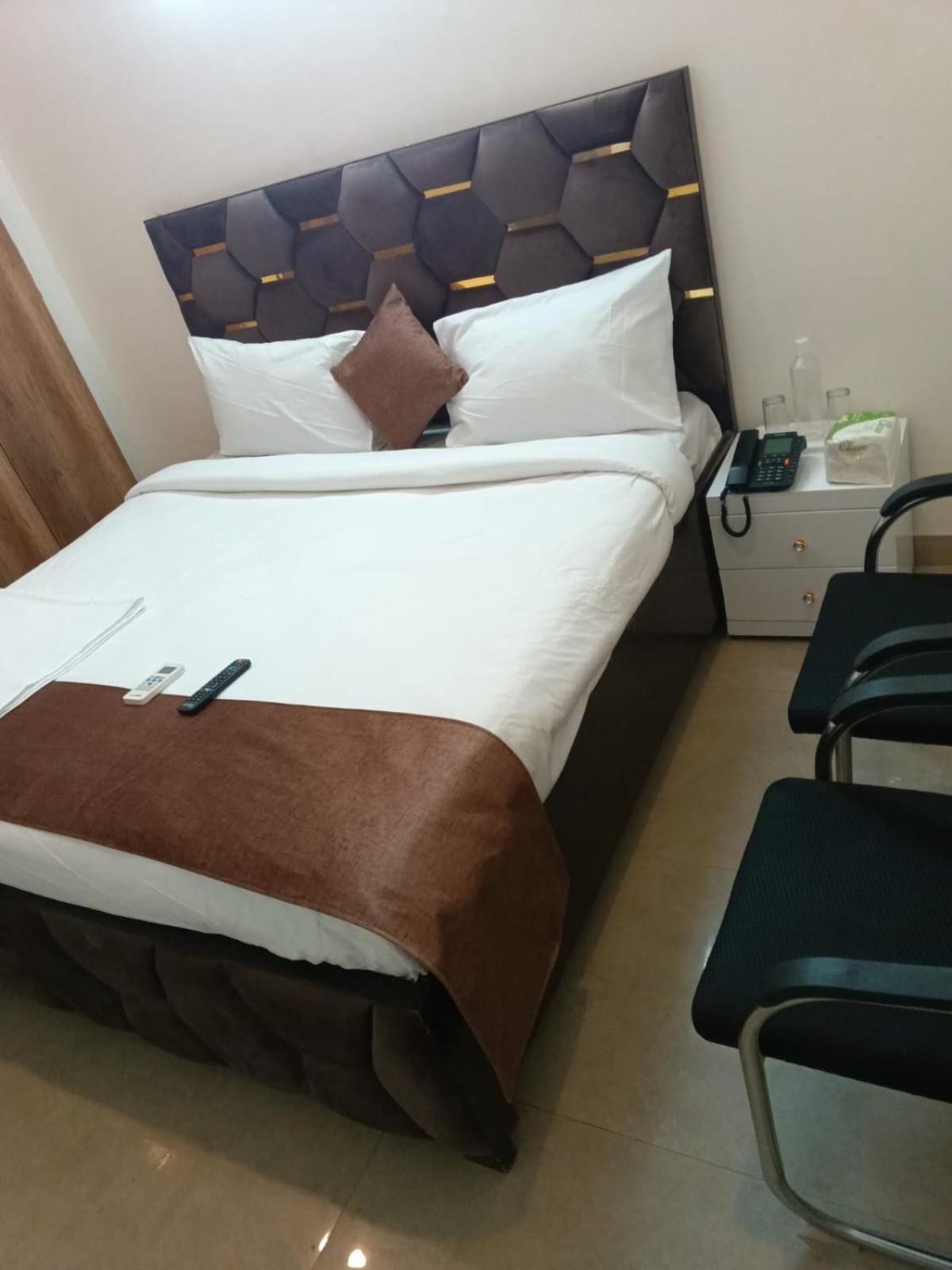 Soooper Hotel Gurgaon Eksteriør billede