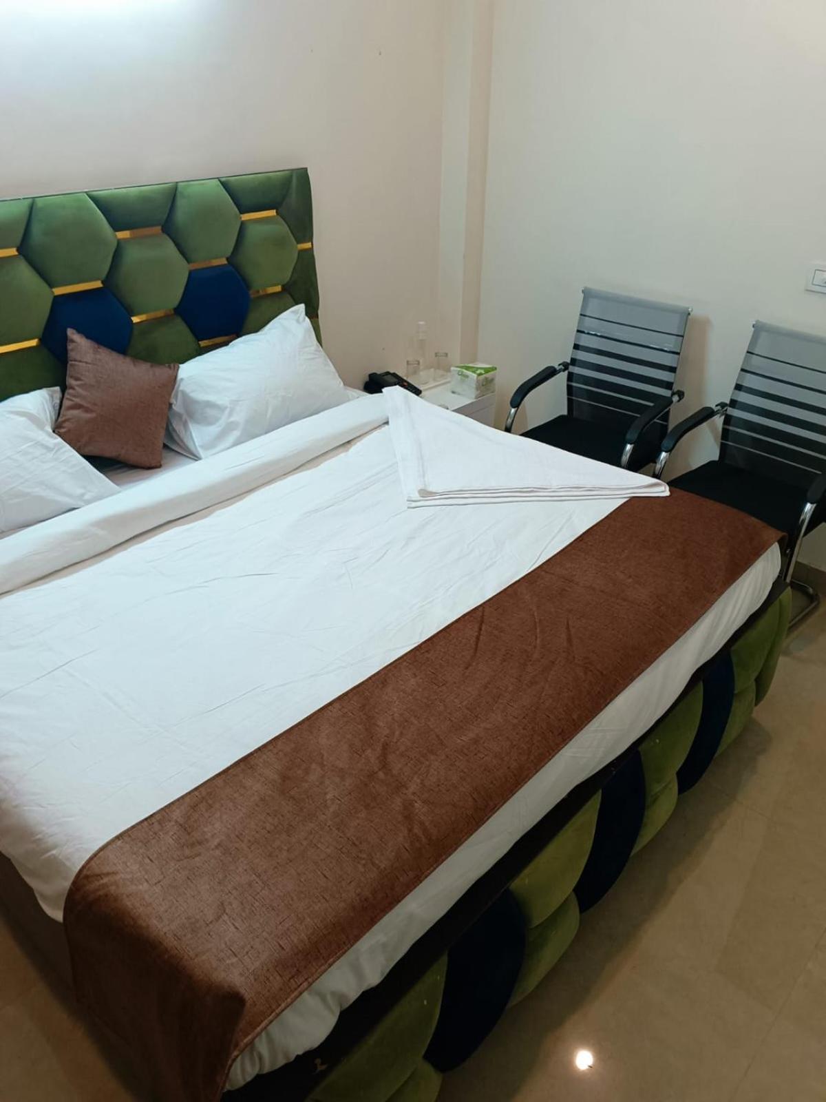 Soooper Hotel Gurgaon Eksteriør billede
